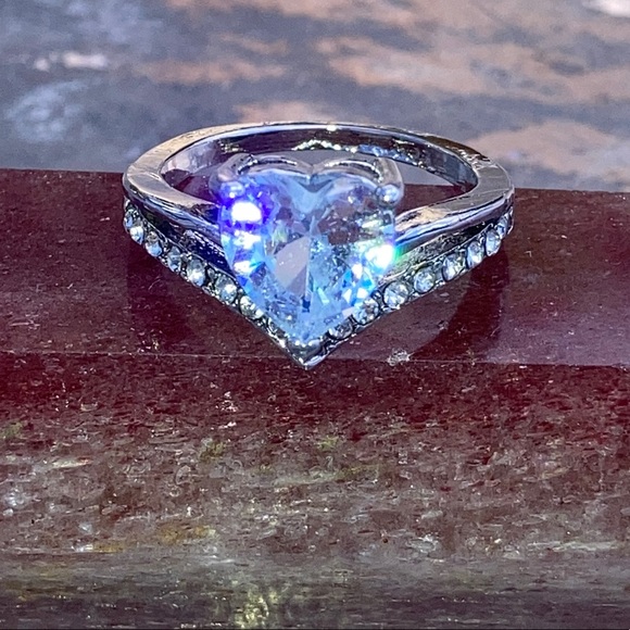 Exquisite White Sapphire 925 Sterling Silver Heart Shaped Ring Size 5 1/2 - Picture 7 of 15